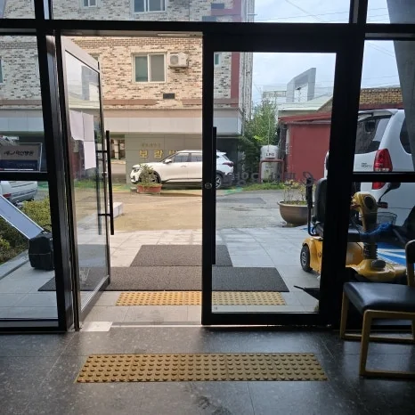 상가 출입구 차수막 설치 전