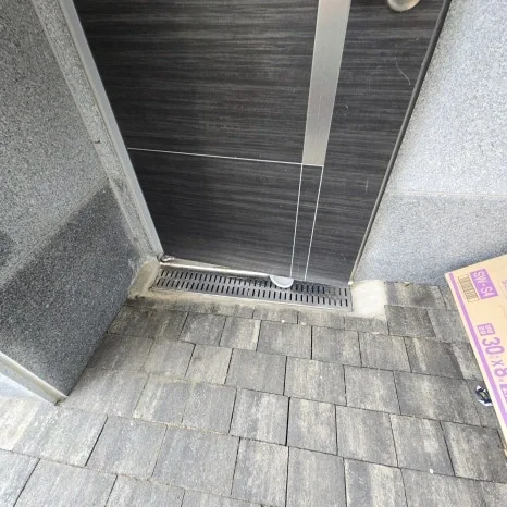 건물 출입구 조립식 차수막 설치 전